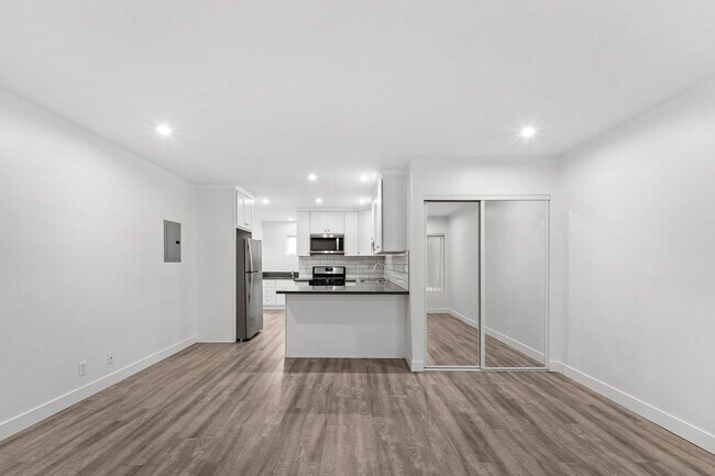 1240 W 29th St unit 7, Los Angeles, CA 90007 - photo 2