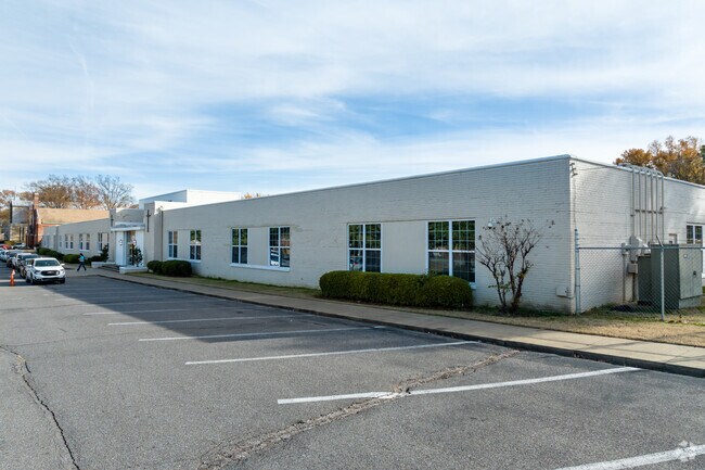St. Paul School is located at 1425 E Shelby Dr in Memphis.