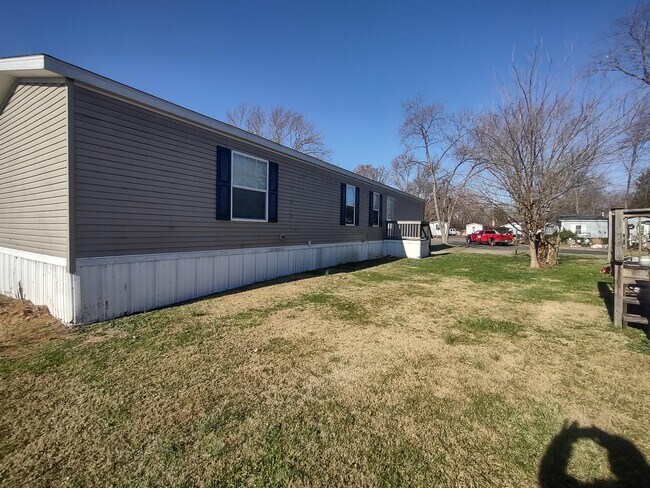 2304 Wellington Green Dr, Clarksville, IN 47129 - photo 2