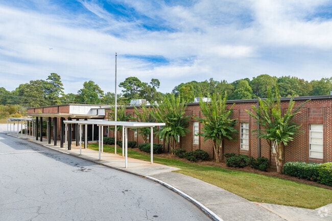 William M. Mcgarrah Elementary School receives a score of C from Niche and 5 from GreatSchools.