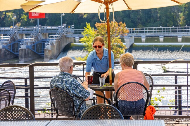 Fratellos Riverfront Restaurant has been serving Alicia Park residents for over 20 years.