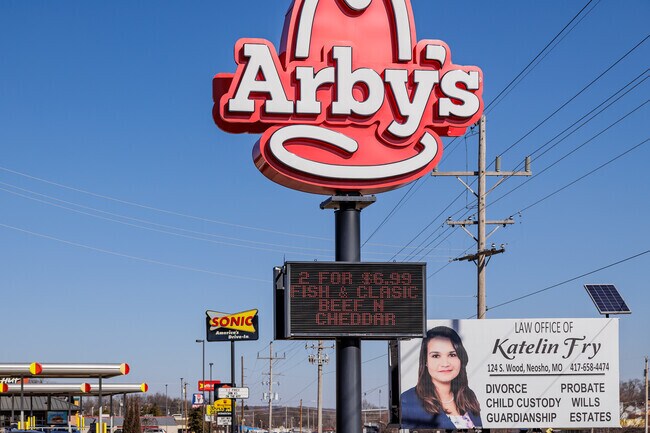 A variety of dining options draw Neosho residents to Neosho Boulevard.