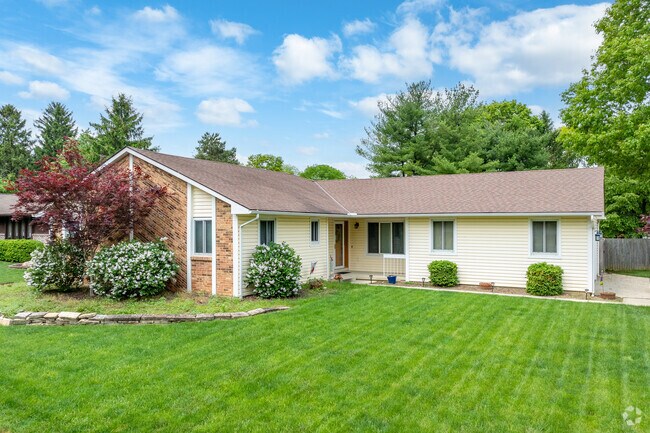 Ranch style homes can be found on many streets of Summerwood.