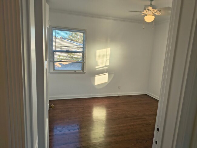 5216 1/2 Agnes Ave unit 5216.5, Los Angeles, CA 91607 - photo 4