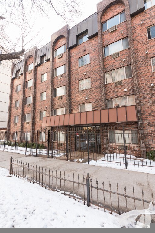 5820 N Sheridan Rd unit 206, Chicago, IL 60660 - photo 2