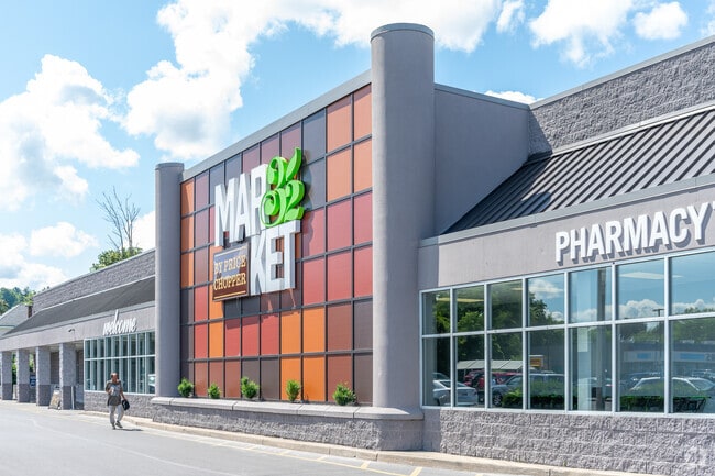 Grocery shoppers in Utica have proximity to several stores, including Market 32.