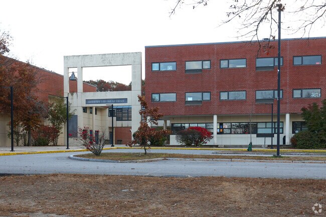 Mount Vernon students enjoy attending Frost Elementary and Middle School.