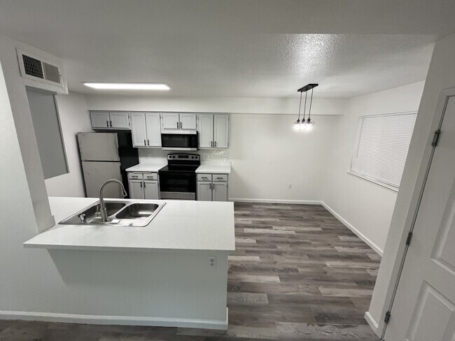 The Oaks at Sunset Phase II, Rocklin, CA 95765 - photo 2