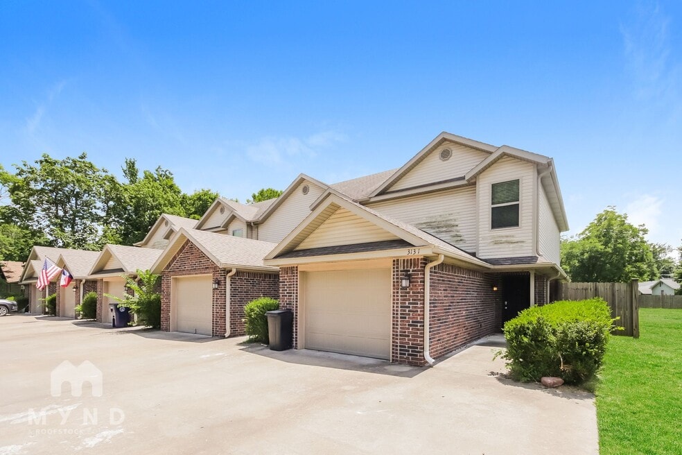 313 W Thurman St, Prairie Grove, AR 72753 - photo 1