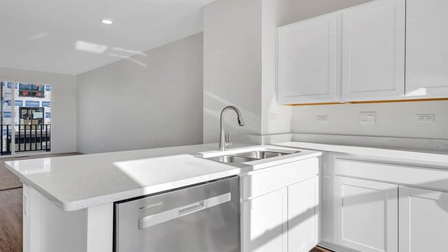 302 Summit Cir, Lombard, IL 60148 - photo 5