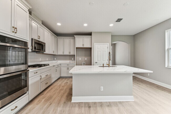 2081 Drummond Point unit 36464226, Zephyrhills, FL 33541 - photo 4