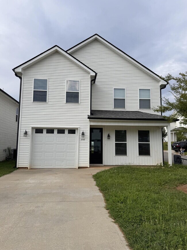 200 Clarus Crk Way, Travelers Rest, SC 29690