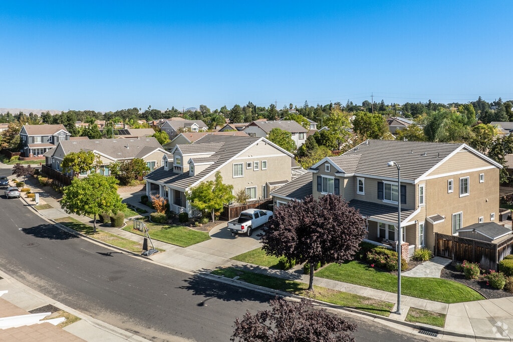 Experience elegance in Kristopher Ranch, where every detail creates lasting comfort.