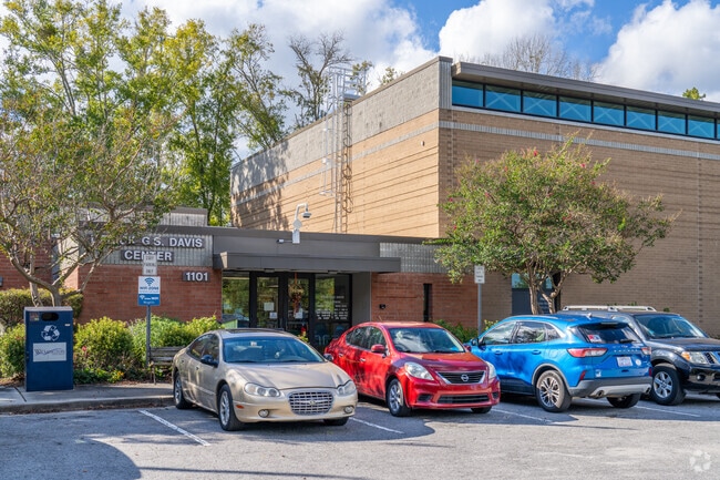 The Davis Community Center at Maides Park has programs for kids and adults.