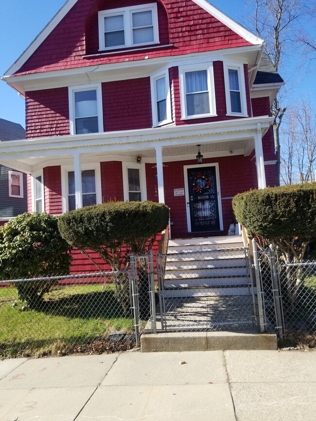 35 Algonquin St, Dorchester Center, MA 02124 - photo 2