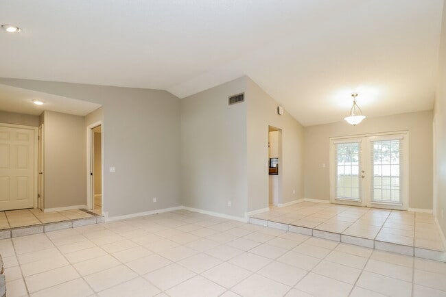 5503 Bluejay Ln, Tampa, FL 33625 - photo 3