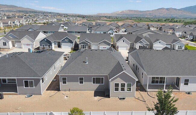 253 E Polaris Dr, Saratoga Springs, UT 84045 - photo 2