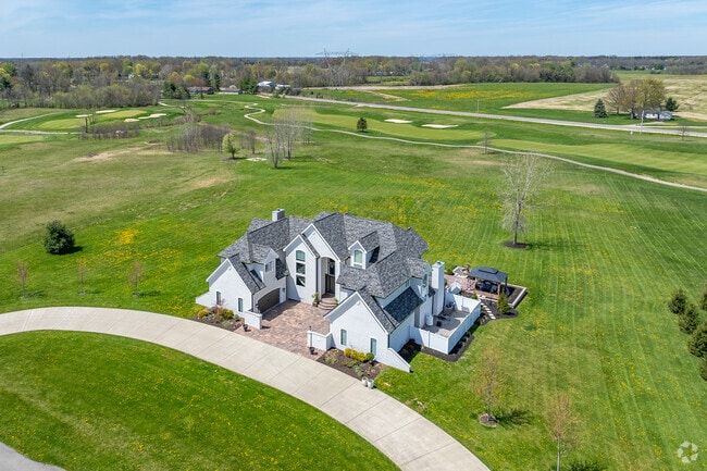 Custom-built estates with lots of acreage in Harlem, Ohio typically go from the mid-$900,000s to the $1.5 million range.