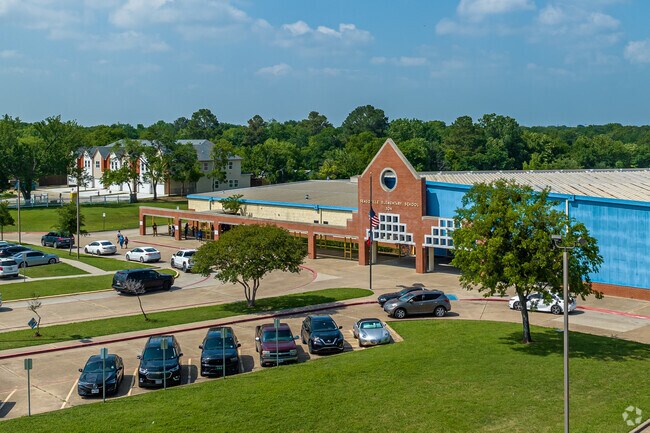 Seagoville students have the opportunity to attend Seagoville Elementary School.