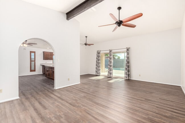 16638 N 46th Ln, Glendale, AZ 85306 - photo 7