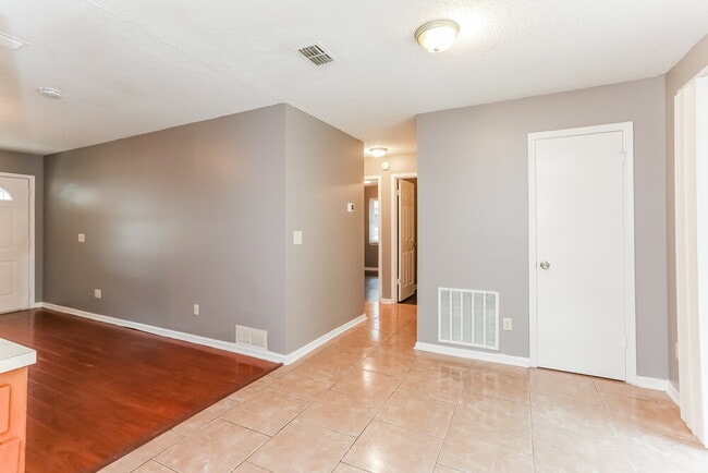 5049 Yearling Ln, Jacksonville, FL 32210 - photo 6