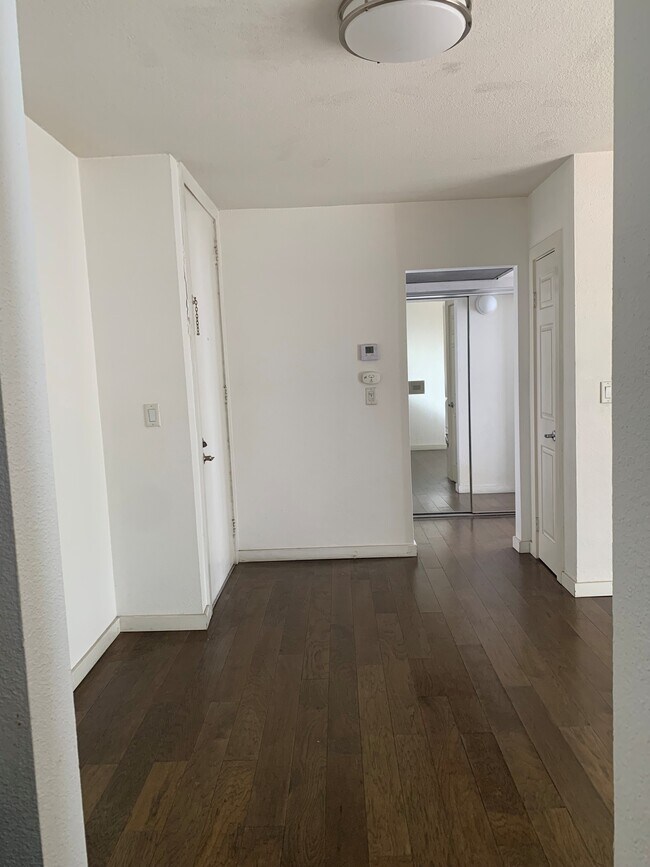 The Rob Clark unit 202, West Hollywood, CA 90048 - photo 2