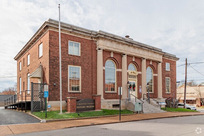 Learn about the county's past at the Robertson County History Museum.