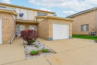 305 Creekside Dr, Bloomingdale, IL 60108