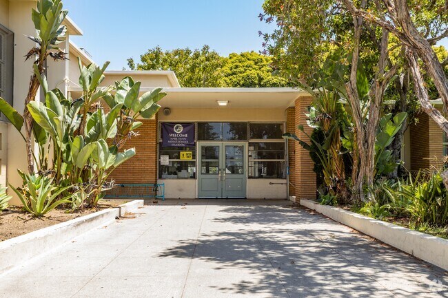 Mark Twain Middle School Entrance