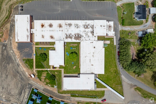 Gouge Elementary School boasts a low student-teacher ratio of 11:1, ensuring personalized attention for each student.