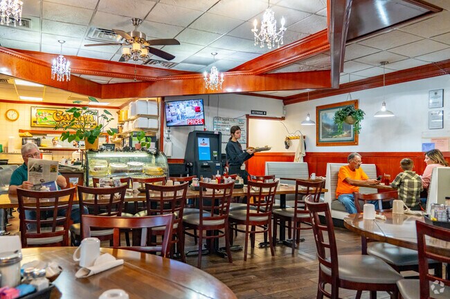 Garden Family Restaurant serves Hess Park residents delicious classic American dishes.