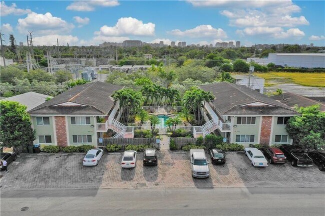 1424 Holly Heights Dr unit 5, Fort Lauderdale, FL 33304 - photo 5