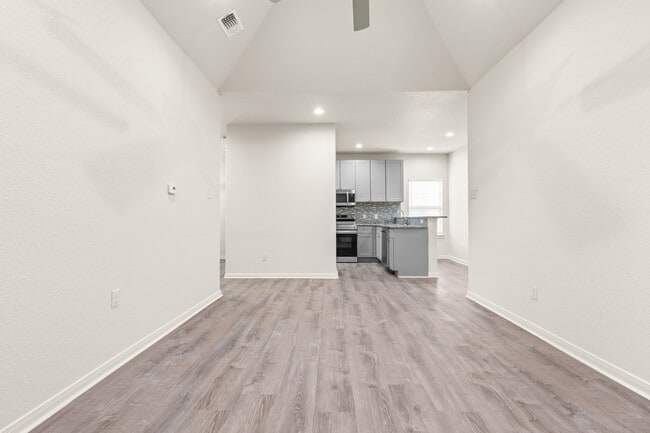 525 E Spring Valley Rd unit 1401, Hewitt, TX 76643 - photo 7