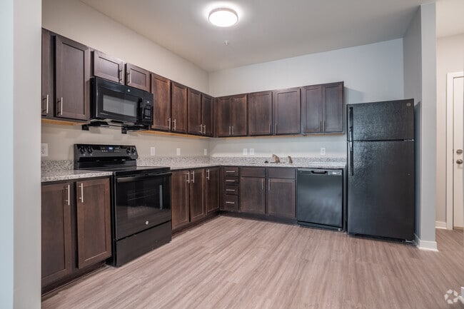 2BR, 2BA - 943SF - Kitchen