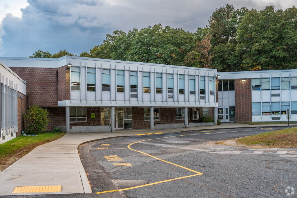 The Whitin Intermediate School offers grades 4-7 for students living in and near North Uxbridge.