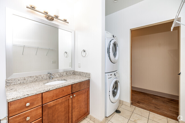 1BR, 1BA - Laundry