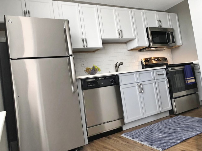 SilverBrick Square, Springfield, MA 01103 - photo 3