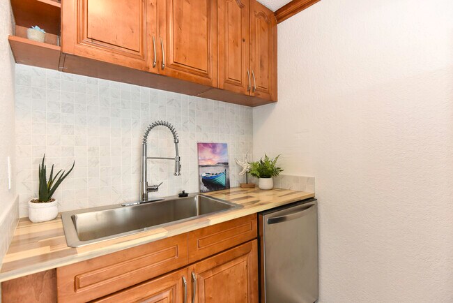 436 Auburn Dr unit 203, Daytona Beach, FL 32118 - photo 7