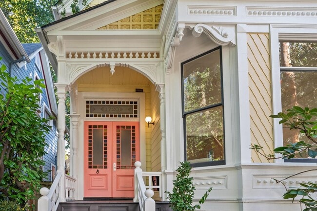 1720 NW Hoyt St, Portland, OR 97209 - photo 4