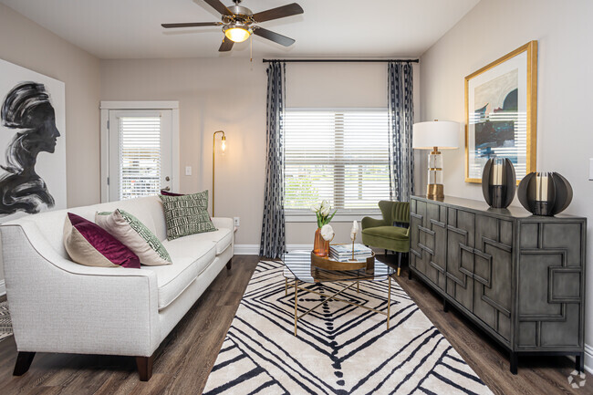 2BR, 2BA - 1,043SF