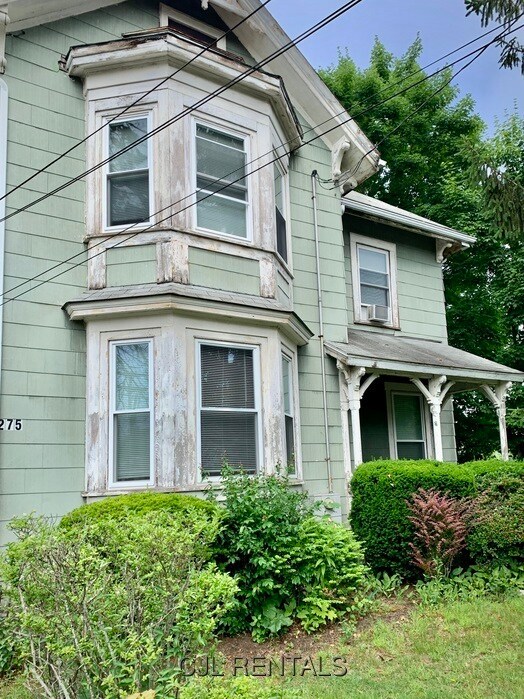 275 Crescent St Unit 1, Waltham, MA 02453