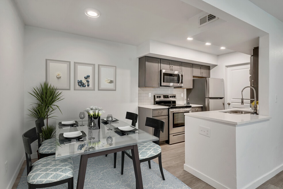 Quail Cove, Layton, UT 84041 - photo 1