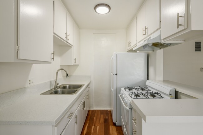 1808 N Harvard Blvd unit 18, Los Angeles, CA 90027 - photo 2