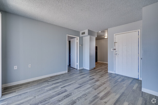 1BR, 1BA - 600SF