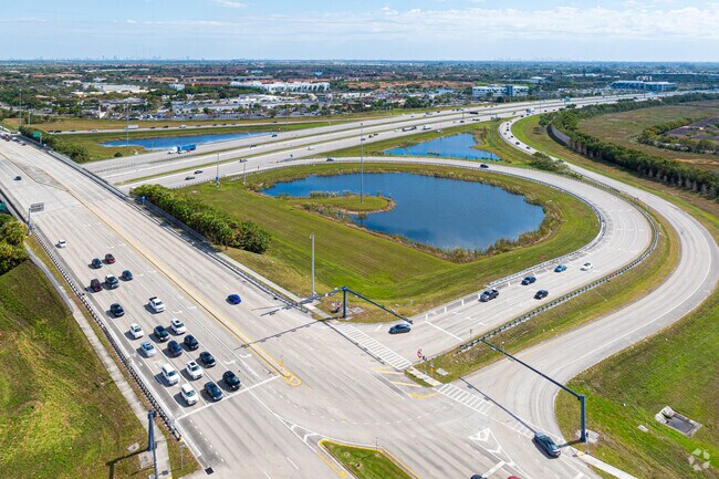 Lakes Of Western Pines is near to the interstate I-75 access.