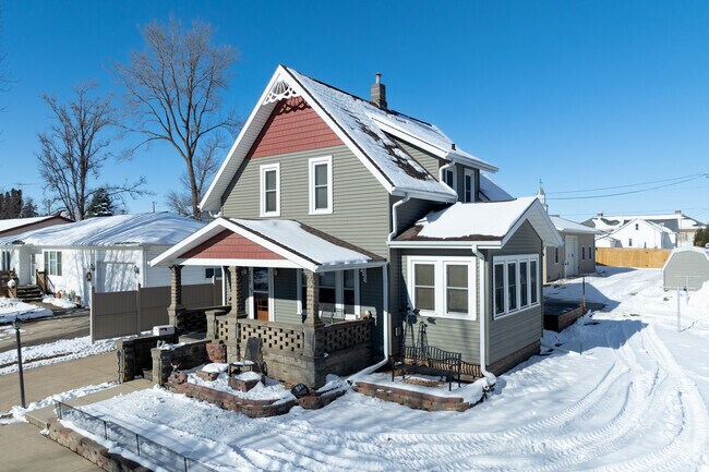 Craftsman-style homes in Monticello highlight timeless architecture and cozy interiors.