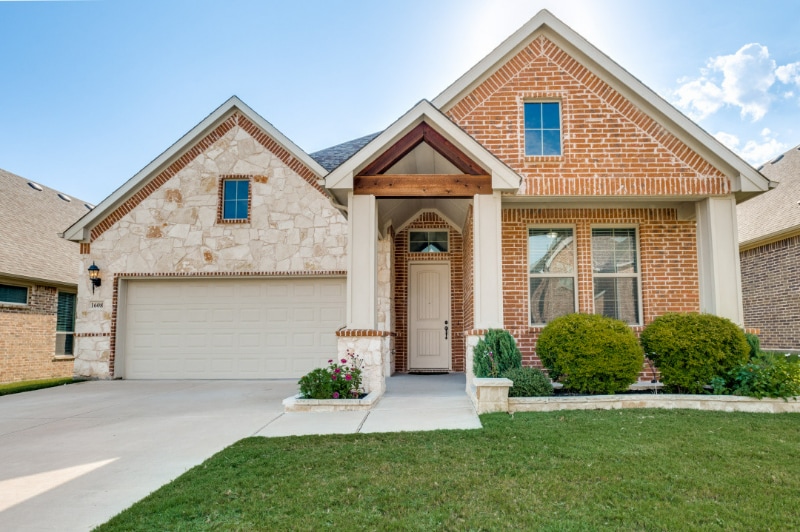 1608 Grace Dr, Euless, TX 76039 - photo 1