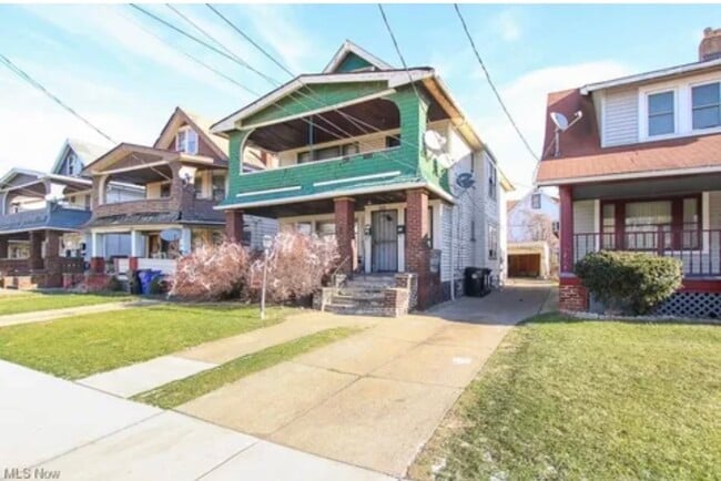 471 E 147th St, Cleveland, OH 44110 - photo 3