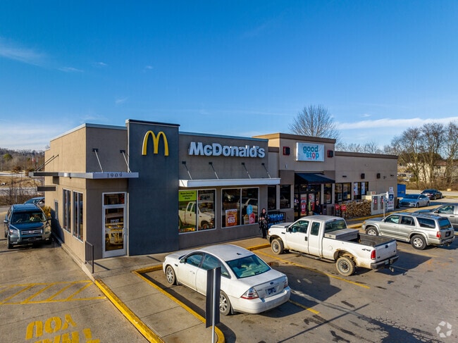 Popular fast-food chains can be found in Louisville.