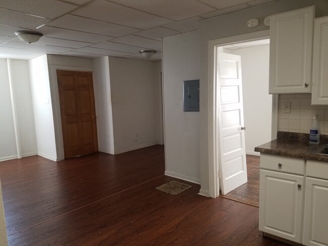 444 E Main St unit 444 APT, Newark, OH 43055 - photo 4